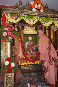 Sri Sannidhanam inaugurates the Vigraha of His Parameshti Guru at JCBM College